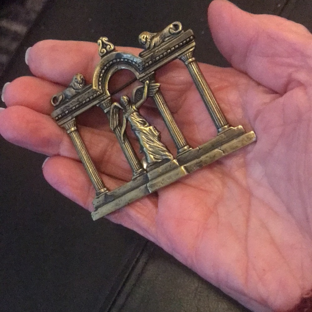 JJ JONETTE Vintage Goldtone Roman City Gate Brooch - Picture 3 of 3
